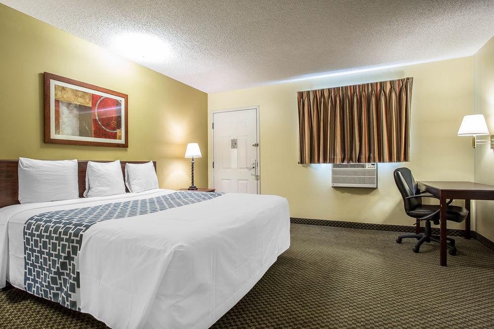 Suburban Studios Charlotte-Ballantyne Pineville Exterior photo